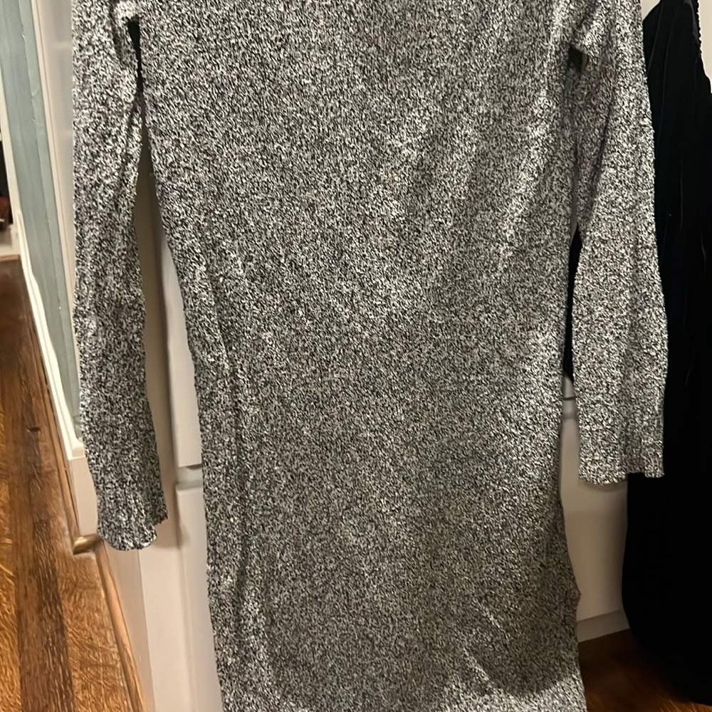 Topshop slouchy midi dress, size XS. Black and white cotton and cozy!